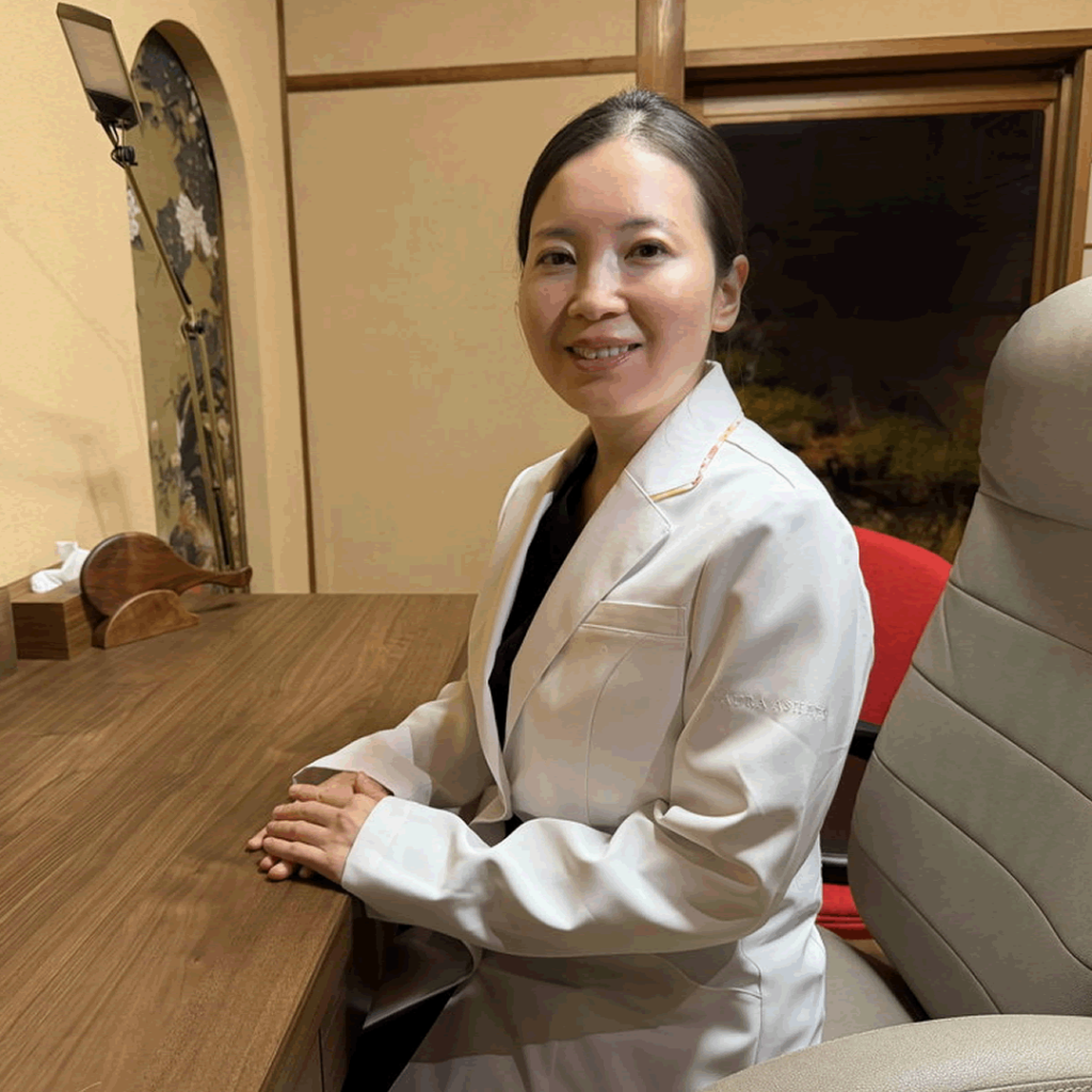 再生医療の説明をしている医師