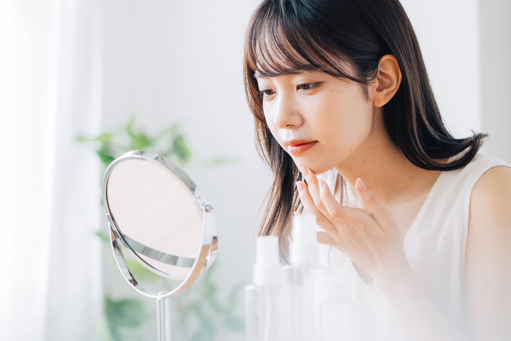 ニキビに悩んでいる女性