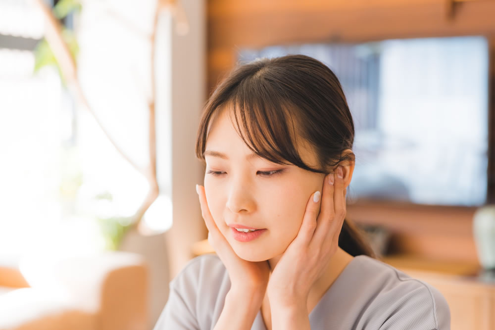 エラの貼りが気になる女性