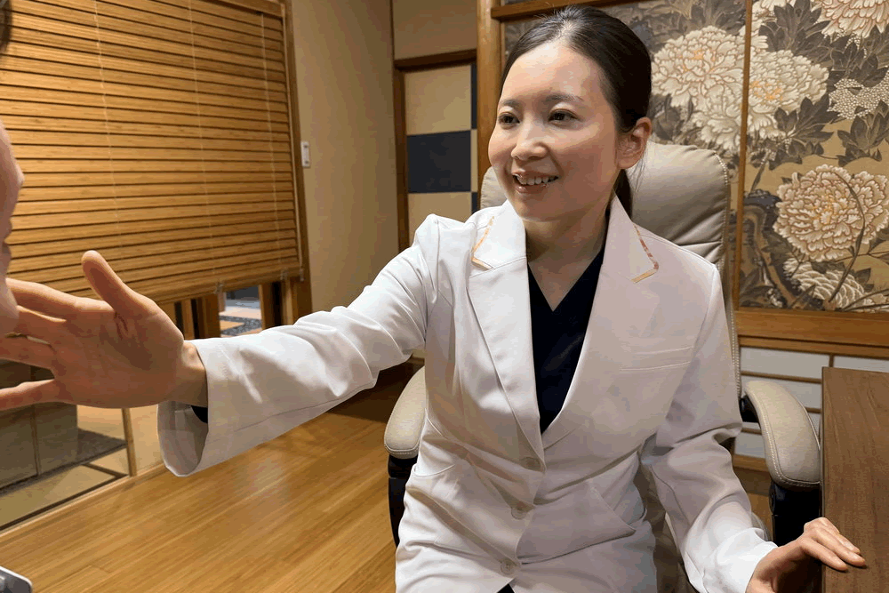 VFD治療の説明をしている医師